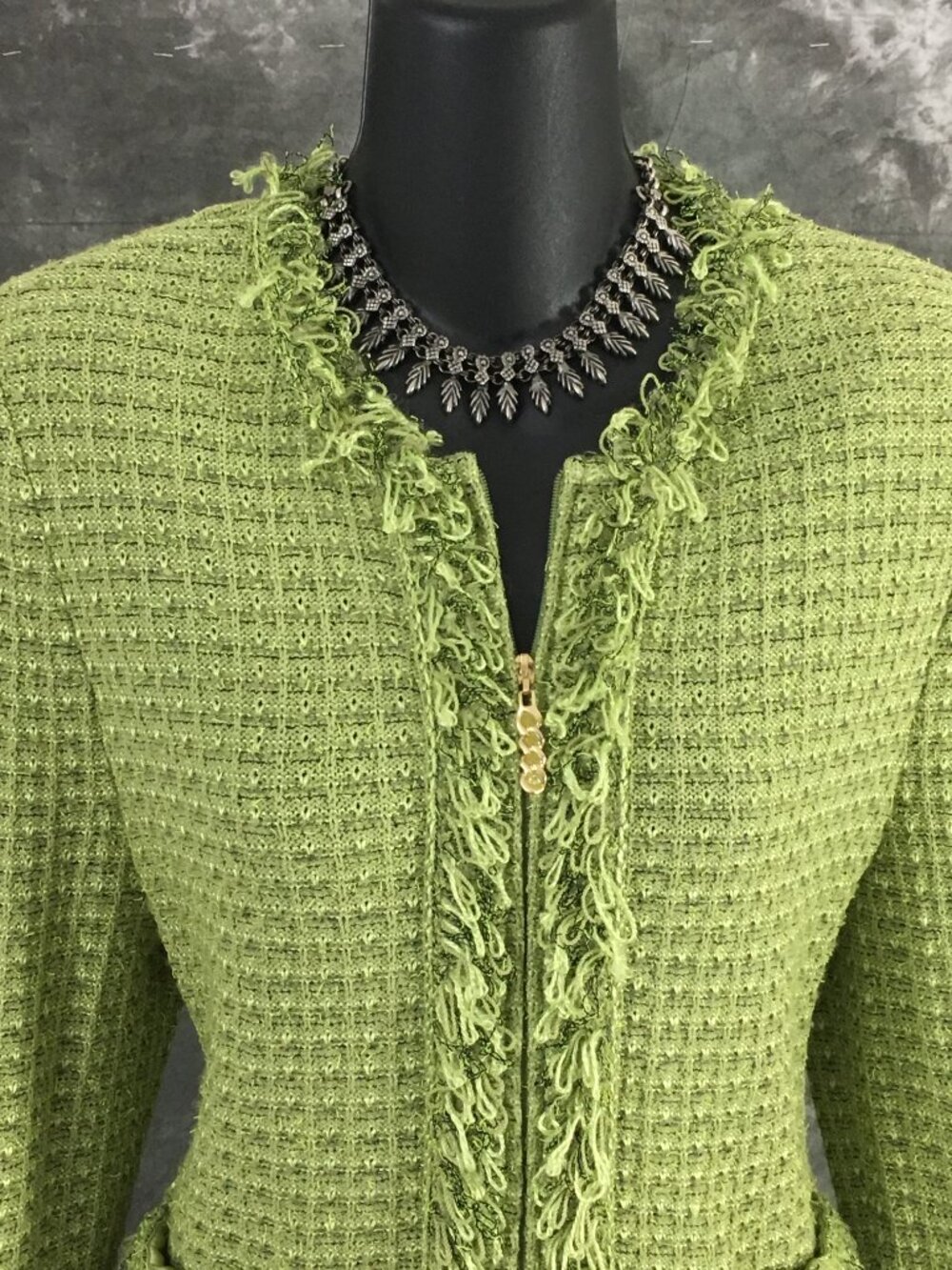 BEAUTIFUL St John collection knit green fringe multi jacket skirt suit size 4 - Picture 5 of 10